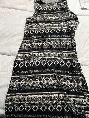 Black & White Geometric Sleeveless Dress